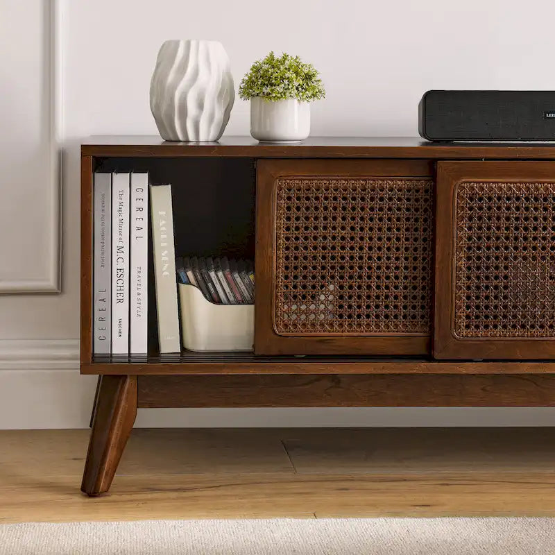 Meuble TV Noyer 59 po avec étagères ouvertes et portes d'armoire en rotin pour téléviseurs jusqu'à 65 po