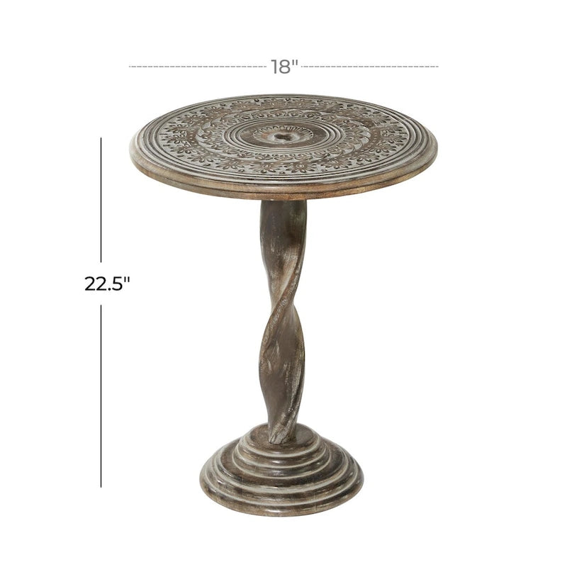 Table d'appoint sculptée en bois de manguier avec motifs floraux, pieds en spirale et finition vieillie grise